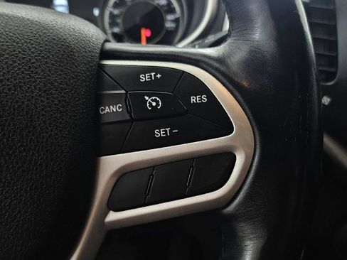 Used 2017 Jeep Cherokee Trailhawk AWD/4WD image 12