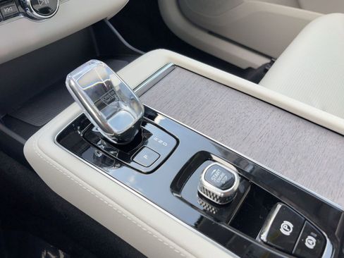 New 2026 Volvo XC90 B6 Ultra w/ Protection Package image 18