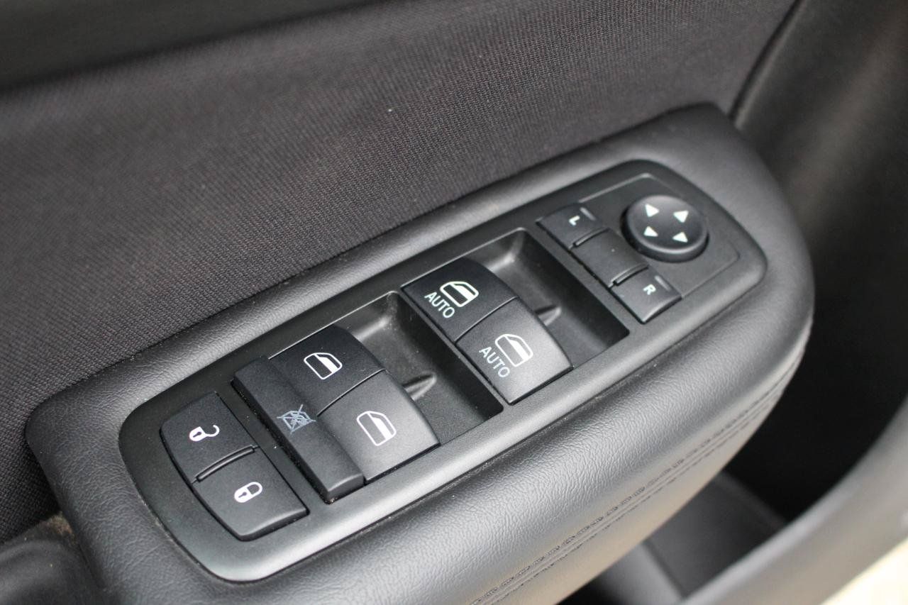 Used 2015 Chrysler 200 Limited w/ Convenience Group FWD image 13