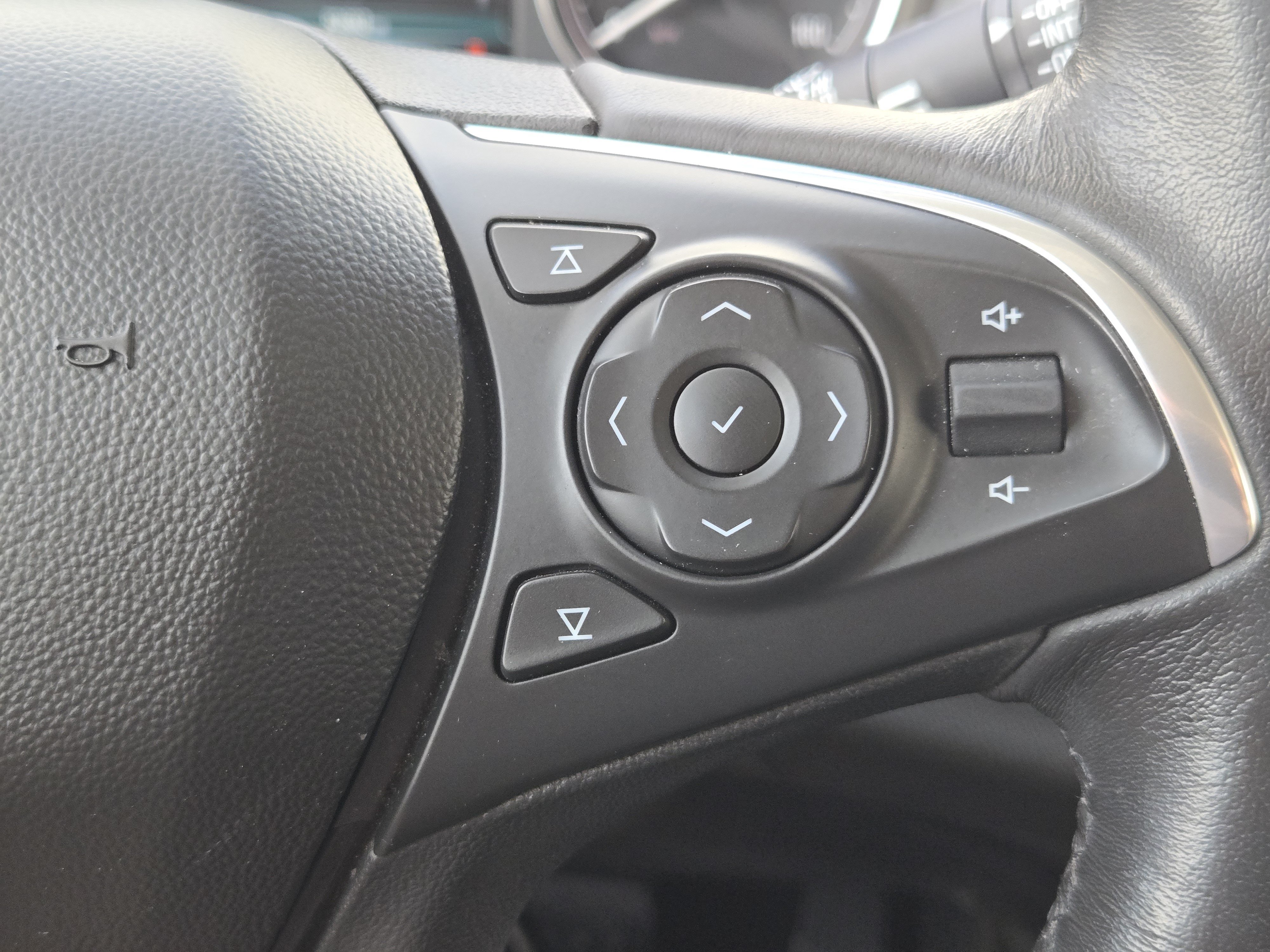 Used 2018 Buick Enclave Essence w/ Trailering Package FWD image 30