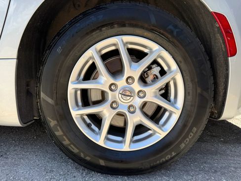 Used 2023 Chrysler Pacifica Touring-L FWD image 20