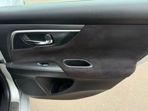 Used 2013 Nissan Altima 3.5 SV w/ Navigation Pkg image 19