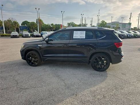 Used 2023 Volkswagen Taos SE FWD image 4