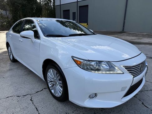 Used 2013 Lexus ES 350 w/ Luxury Pkg image 4