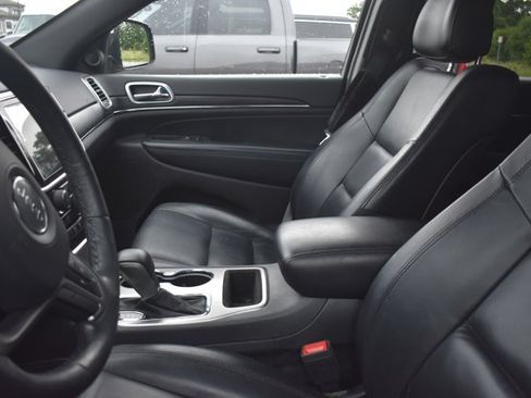 Used 2019 Jeep Grand Cherokee Limited RWD image 6