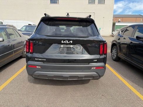 Used 2023 Kia Sorento S w/ Panoramic Sunroof Package AWD/4WD image 7