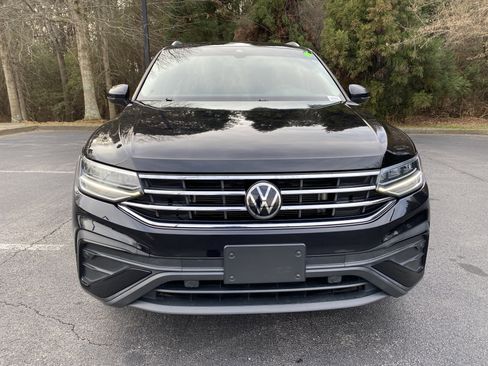 Used 2022 Volkswagen Tiguan SE image 3