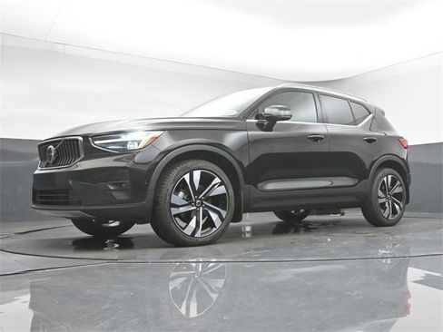 Used 2024 Volvo XC40 B5 Plus w/ Protection Package Premier image 39