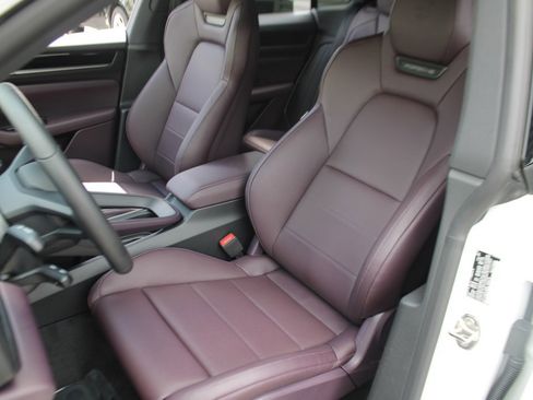 Used 2025 Porsche Macan Electric image 27