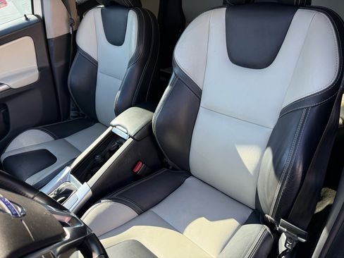 Used 2017 Volvo XC60 T6 Dynamic w/ Preferred Option Package image 6