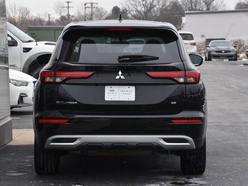 Used 2024 Mitsubishi Outlander SE image 9