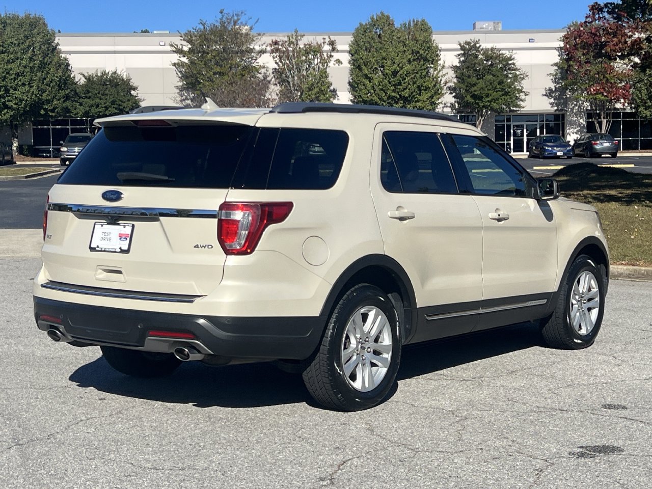 Used 2018 Ford Explorer XLT w/ Equipment Group 202A AWD/4WD image 3
