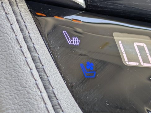 Used 2022 Cadillac XT6 Premium Luxury image 30