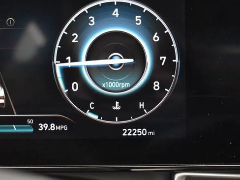 Used 2025 Hyundai Elantra Limited image 28