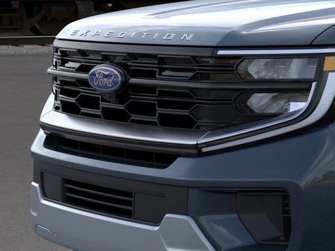 New 2025 Ford Expedition Platinum w/ Driver's Package image 18