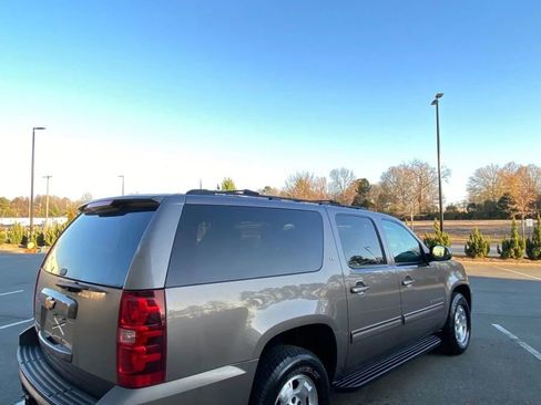 Used 2013 Chevrolet Suburban LT image 5