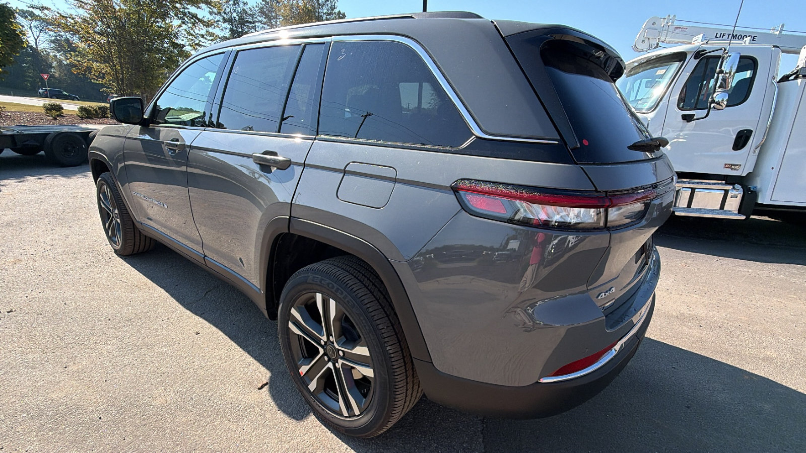 New 2027 Jeep Grand Cherokee Laredo X AWD/4WD image 10