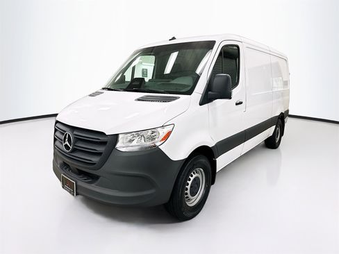 Used 2025 Mercedes-Benz Sprinter 2500 image 3