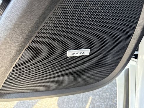 Used 2023 Chevrolet Traverse Premier image 42