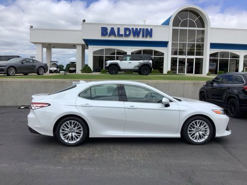 Used 2019 Toyota Camry XLE FWD image 8
