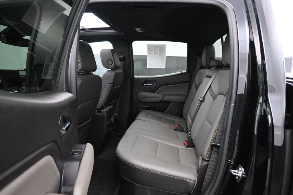 Used 2023 Chevrolet Colorado ZR2 w/ ZR2 Convenience Package III AWD/4WD image 17