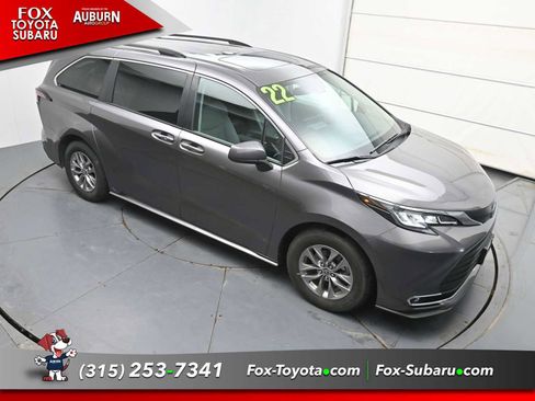 Used 2022 Toyota Sienna XLE w/ XLE Plus Package image 27