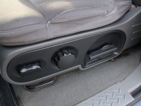 Used 2006 Ford F150 XLT image 3