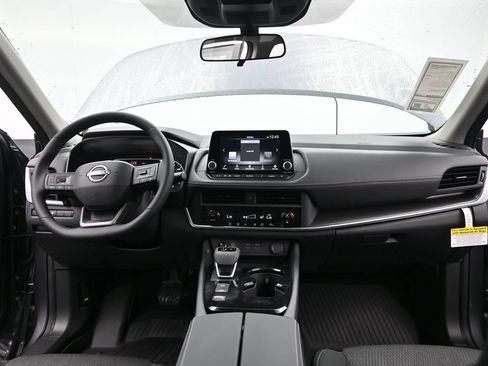 Certified 2026 Nissan Rogue SV FWD image 32