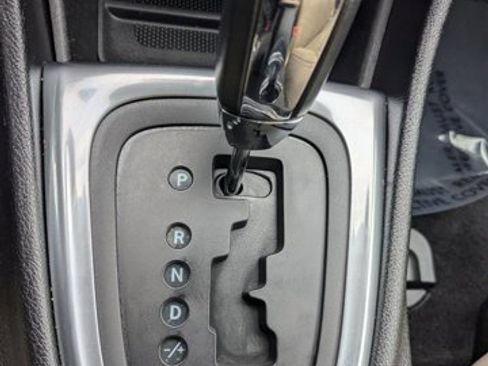 Used 2013 Chrysler 200 Limited FWD image 11