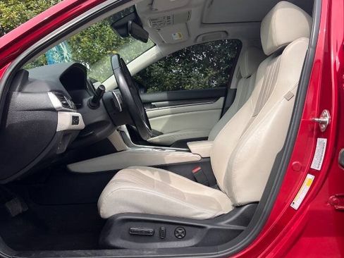 Used 2018 Honda Accord Touring image 13