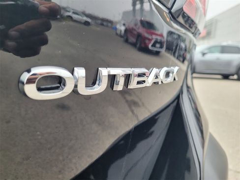 Used 2023 Subaru Outback Limited image 31
