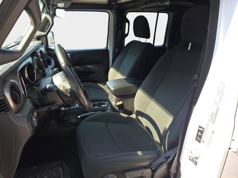 Used 2021 Jeep Gladiator Sport AWD/4WD image 5