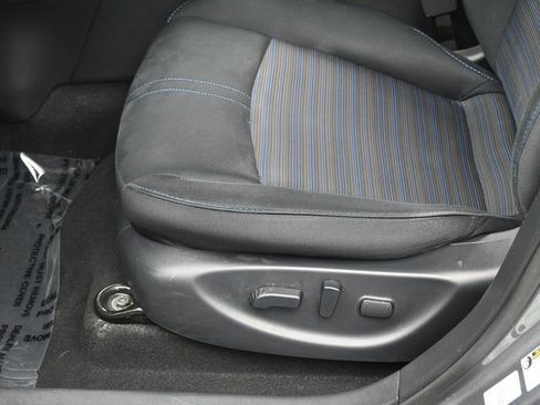 Used 2019 Nissan Leaf SV w/ SV Technology Package image 17