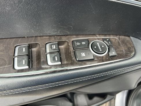 Used 2017 Kia Sorento LX w/ LX Convenience Package image 15