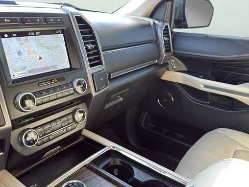 Used 2018 Ford Expedition Max Platinum image 17