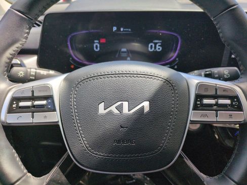 Used 2025 Kia Telluride LX FWD image 16