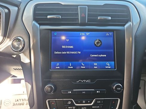 Used 2019 Ford Fusion SE image 19