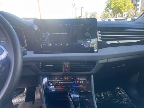 Used 2025 Volkswagen Jetta SE image 17