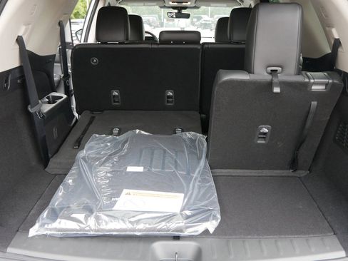 New 2025 Nissan Pathfinder SL image 8