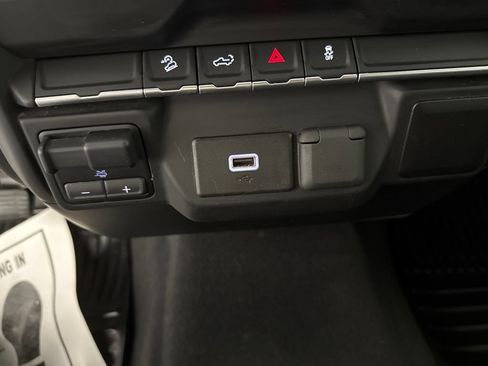 Used 2019 Chevrolet Silverado 1500 Custom Trail Boss w/ Custom Convenience Package AWD/4WD image 20