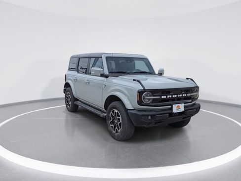Used 2023 Ford Bronco Outer Banks AWD/4WD image 2