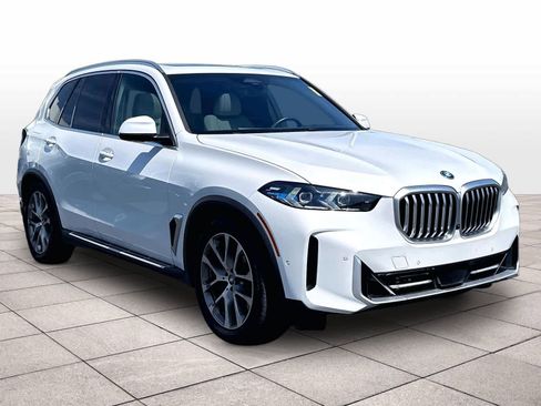 Used 2025 BMW X5 xDrive50e w/ Premium Package AWD/4WD image 3