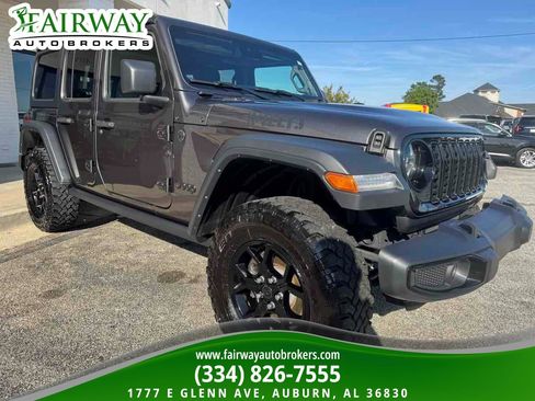 Used 2025 Jeep Wrangler Willys image 4