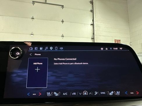 Used 2025 Chevrolet Suburban Premier AWD/4WD image 33