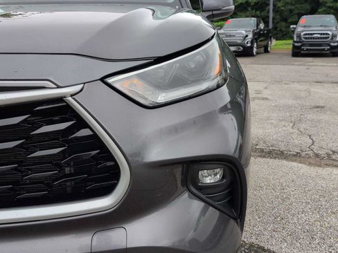 Used 2021 Toyota Highlander LE AWD/4WD image 11