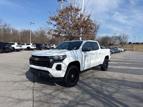 Used 2024 Chevrolet Colorado LT image 3
