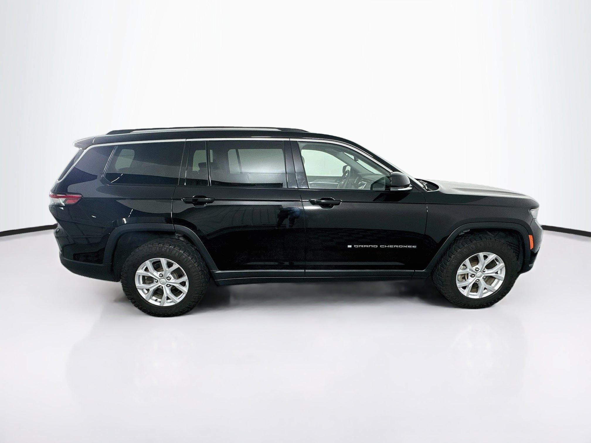 Used 2023 Jeep Grand Cherokee L Limited AWD/4WD image 10