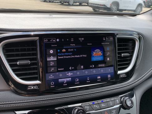 Used 2025 Chrysler Pacifica Select FWD image 31