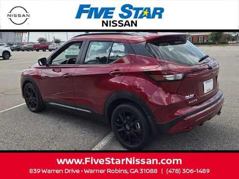 Used 2023 Nissan Kicks SR w/ SR Premium Package FWD image 8