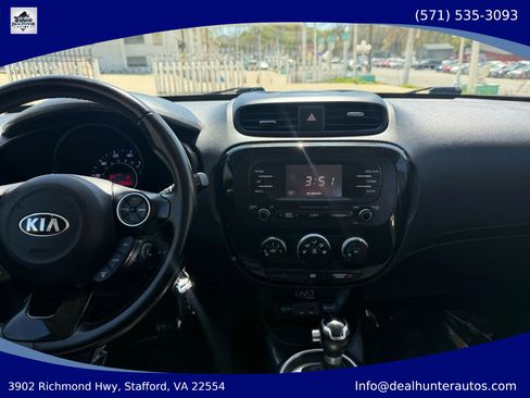 Used 2014 Kia Soul ! FWD image 25